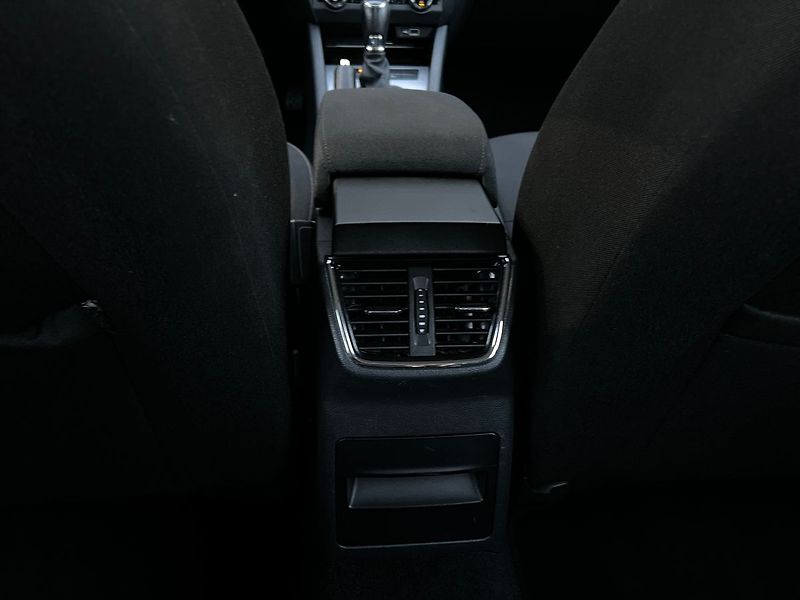 Škoda Octavia 1.6 TDI-DSG-NAVI-PARK.Č - fotka 36 z 46