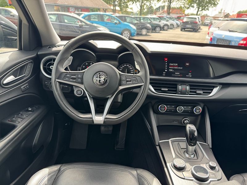 Alfa Romeo Stelvio (2018) 2.0 T 206 KW Q4 AT ZF8 SUPER - fotka 18 z 31