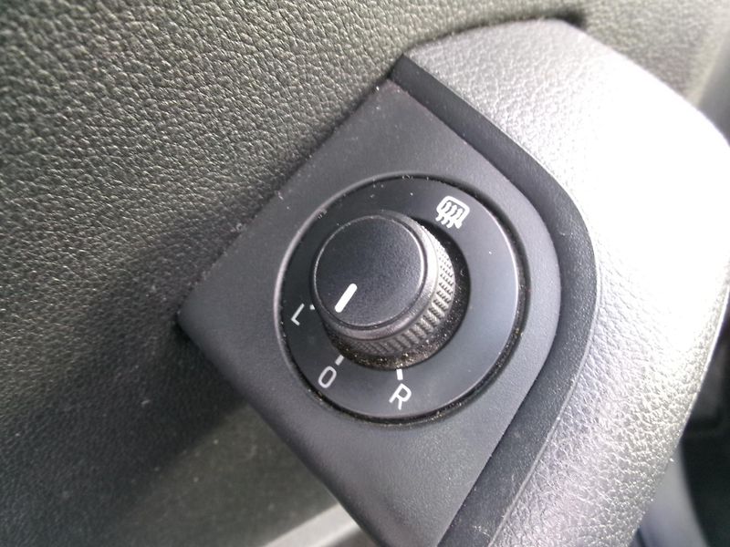 Škoda Octavia (2014) 1,6TDI AC HF BT TEMP VÝHŘEV  - fotka 22 z 31