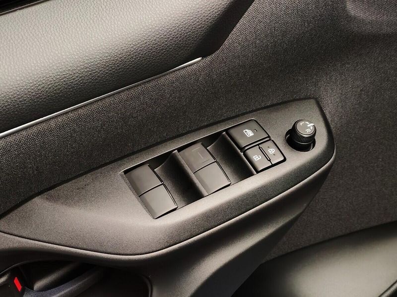 Toyota Yaris 1.5 Hybrid e-CVT Style - fotka 17 z 30