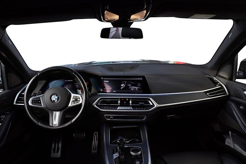 BMW X7 M50d - fotka 11 z 14