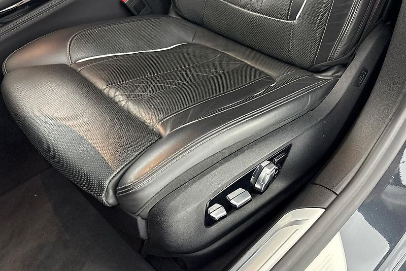 BMW Řada 7 750d xDrive - fotka 7 z 29