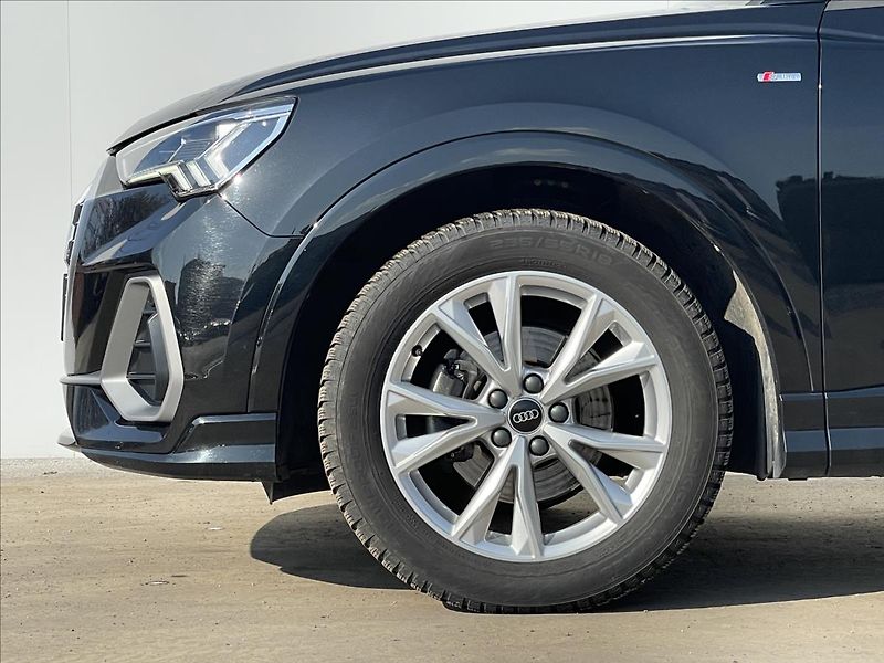 Audi Q3 1,5 TFSI AT7 S line Gravity - fotka 19 z 23