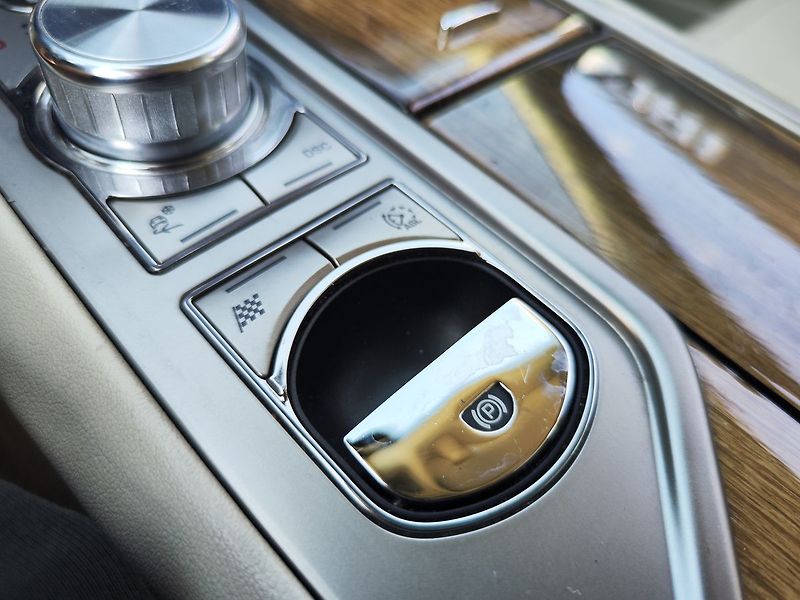 Jaguar XF 3.0/202kW V6 - fotka 22 z 31