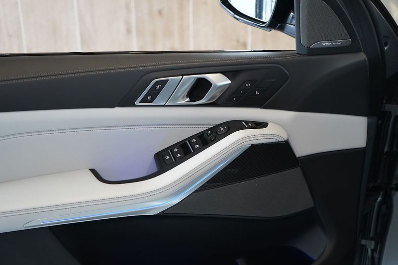 BMW X5 30d xDrive, Vzduch, Nezávislé - fotka 22 z 46