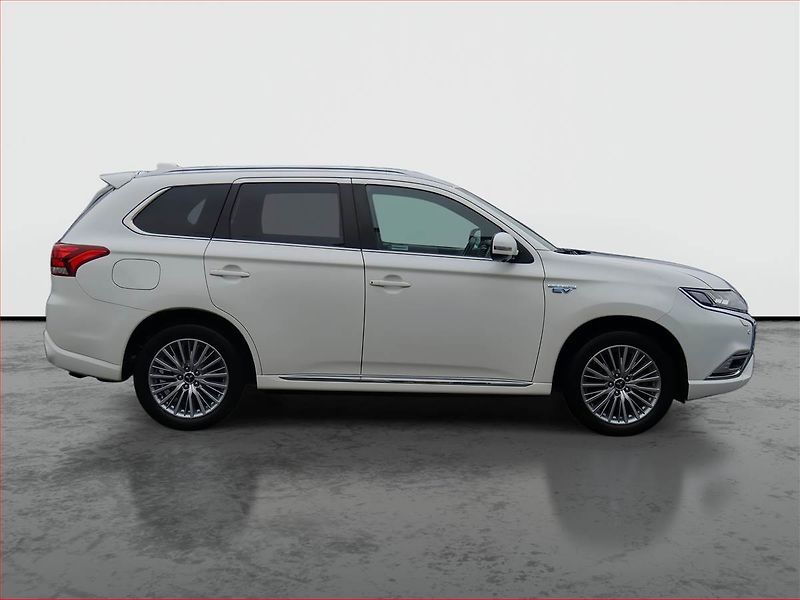 Mitsubishi Outlander (2021) Instyle 2.4 PHEV - fotka 6 z 25