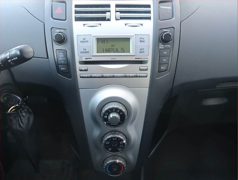 Toyota Yaris (2008) 1.0 VVT-i, po STK, CZ doklady - fotka 12 z 14