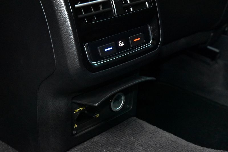 Volkswagen Passat 2.0 TDi CR HIGHLINE, NAVI, LED - fotka 38 z 50