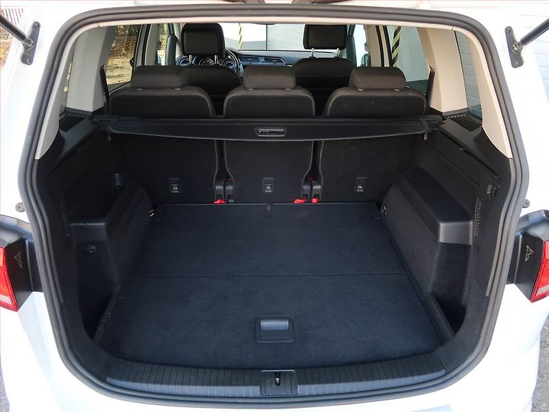 Volkswagen Touran (2021) 1.5 TSI - fotka 13 z 18