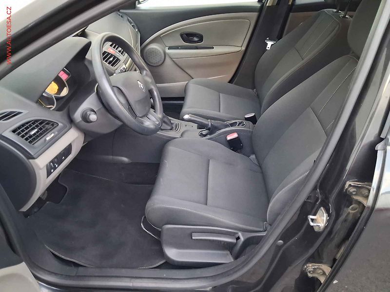 Renault Mégane (2009) 1.6i 16V, 1.maj,ČR, AC - fotka 9 z 15