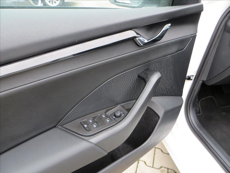 Škoda Octavia 2,0 TDI Ambition DSG LED ČR - fotka 11 z 22