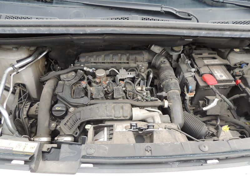 Peugeot Partner (2021) 1.2i,81kw,ČR,1majitel,59000km - fotka 42 z 46