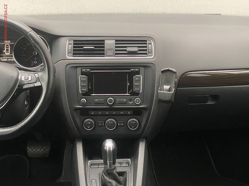 Volkswagen Jetta (2014) 2.0 TDi, DSG, bixen, TZ - fotka 9 z 20