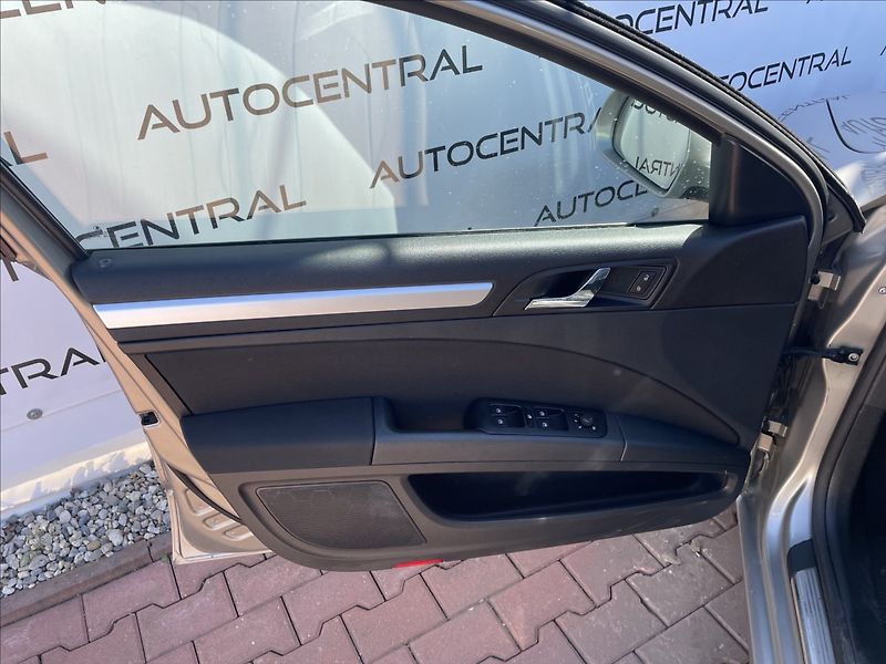 Škoda Superb 1,6 TDi.77kw - fotka 22 z 26