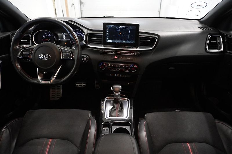 Kia ProCeed 1.6 T-GDI 150kW GT-LINE AUT - fotka 21 z 31