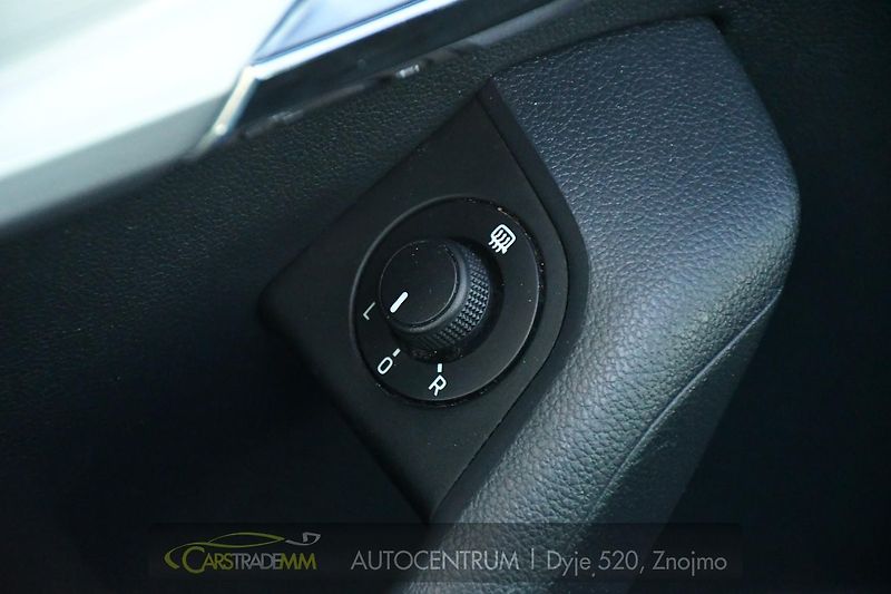 Škoda Octavia 1,6TDi MT CARPLAY TAŽNÉ - fotka 23 z 50