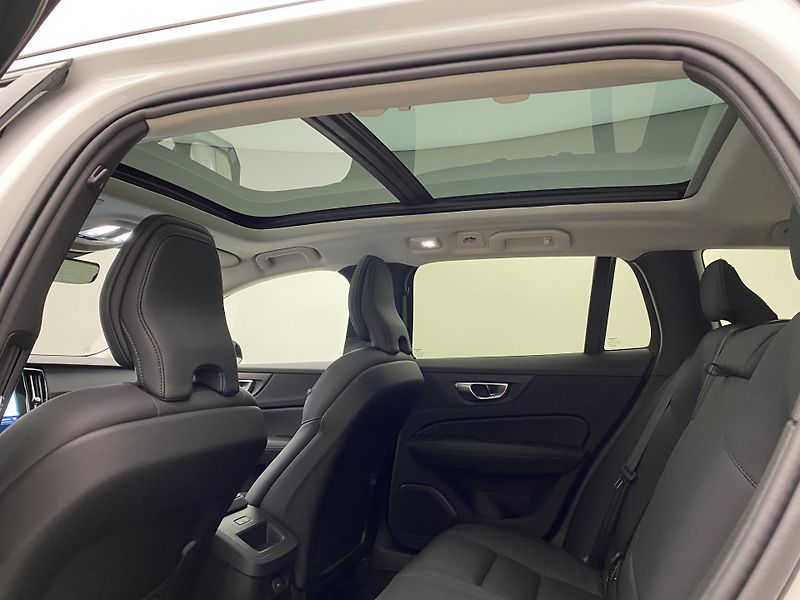 Volvo V60 B4 DARK PLUS AUT  - fotka 32 z 59