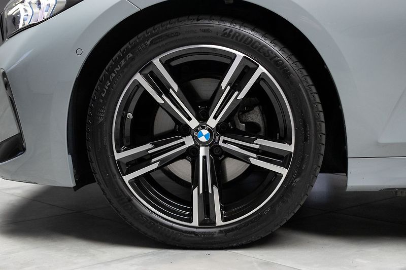 BMW Řada 3 320d xD ///M*TAŽNÉ*ZÁRUKA 2/28 - fotka 41 z 49
