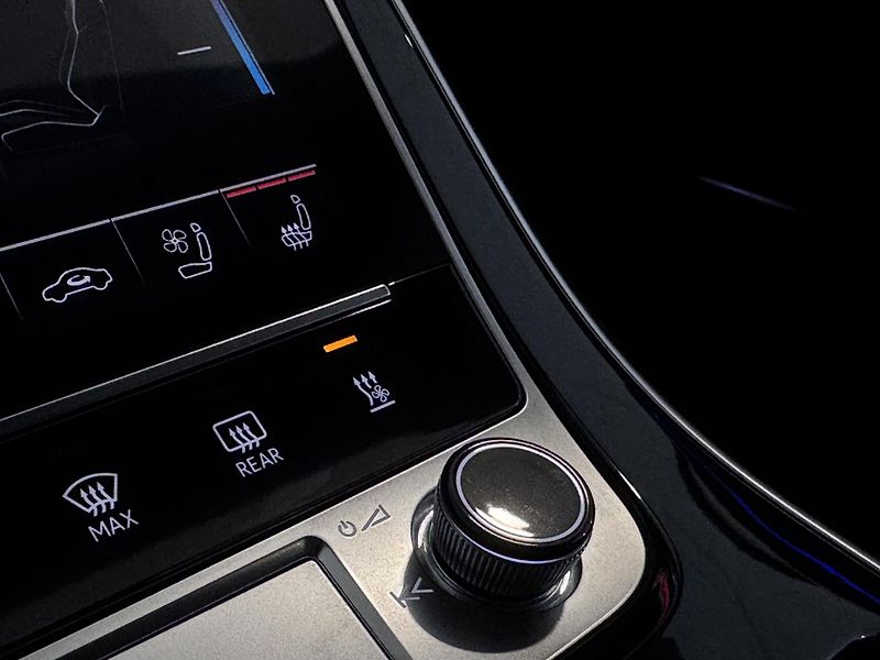Audi Q8 50 TDI B&O Laser Carbon OLED - fotka 30 z 39