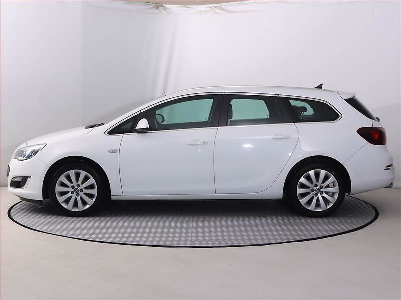 Opel Astra (2014) 1.4 T, Serv.kniha, Xenony - fotka 3 z 17