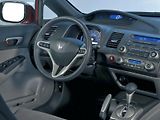 Z odvážného futurismu verze hatchback zbyla v sedanu jen přístrojová deska s téměř bezchybnou ergonomií.