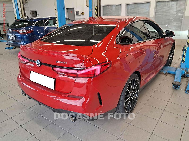 BMW Řada 2 (2022) 2.0i, ČR, servis.kniha, AT - fotka 2 z 3