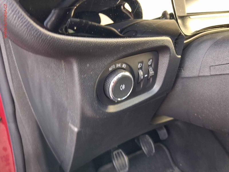 Opel Corsa (2021) 1.2T, Elegance, navi, kamera - fotka 15 z 18