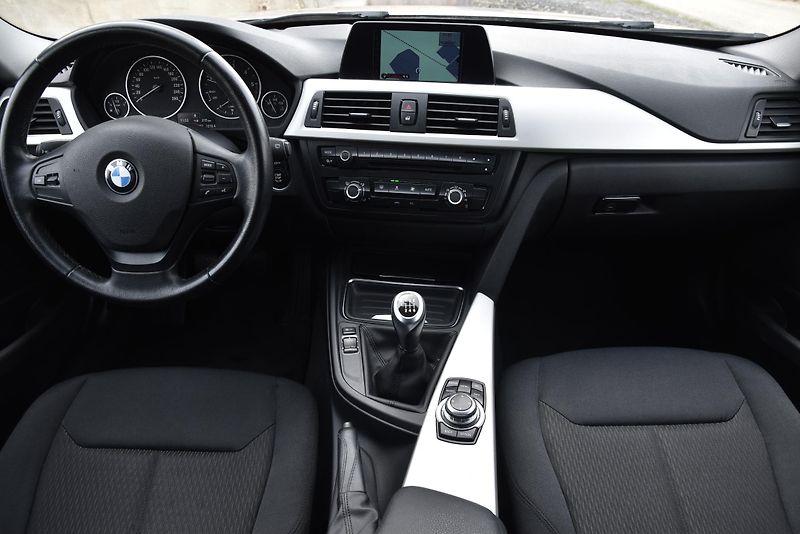 BMW Řada 3 318d (2.0) 6st, NAVI, ALU, PDC - fotka 39 z 51