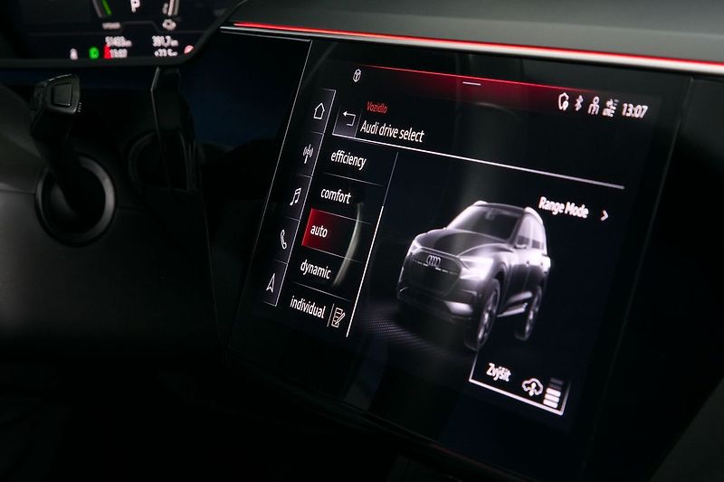 Audi e-tron 55 300kW Matrix NightV ZÁRUKA - fotka 28 z 38