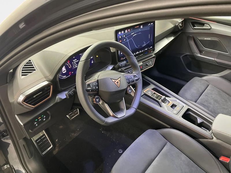 Cupra Leon (2026) VZ 245kW Immersive Matrix Taž - fotka 11 z 16