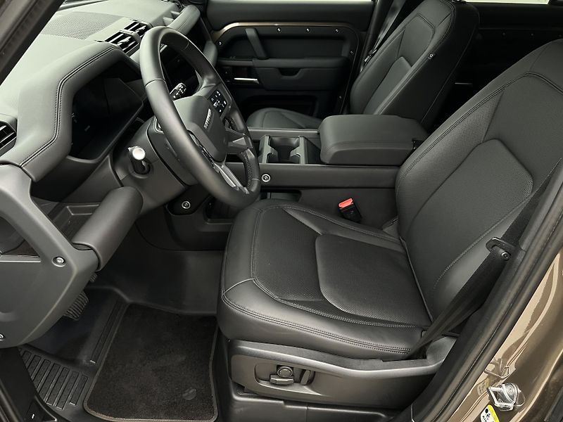 Land Rover Defender D250 SE X-DYNAMIC CZ 1. maj. - fotka 3 z 44