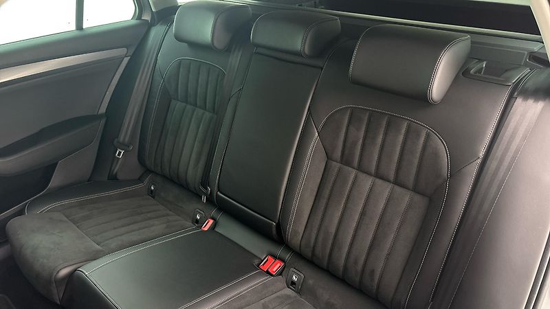 Škoda Superb 2.0 TDI DSG Style Combi - fotka 16 z 28