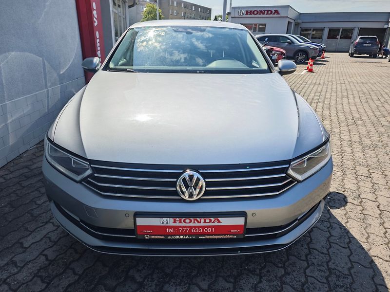 Volkswagen Passat (2017) 2.0 TDi Highline ACC Manuál - fotka 34 z 36