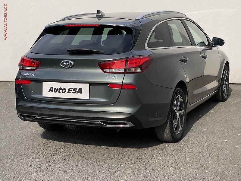 Hyundai i30 (2023) 1.5 T-GDi, Smart, AT, LED - fotka 4 z 21