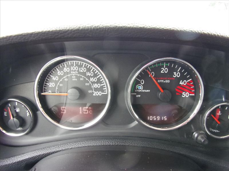Jeep Wrangler 2,8 CRD Rubikon 147kW 1maj. - fotka 18 z 30