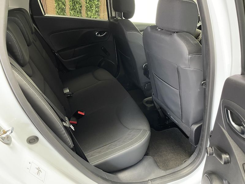 Renault Clio 0.9 TCe ČR 1.MAJ REZERVACE  - fotka 16 z 28