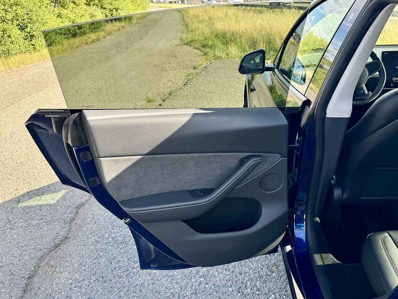 Tesla Model Y (2024) RWD. S.R. - fotka 8 z 20