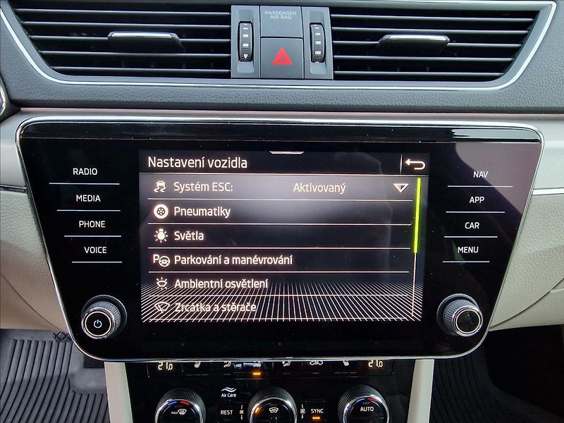 Škoda Superb 2.0TDI 147kW 4x4 DSG L&K,1Maj - fotka 30 z 50
