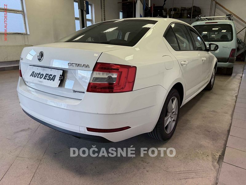 Škoda Octavia (2017) 1.0TSI, 2.maj,ČR, AC, temp - fotka 2 z 3