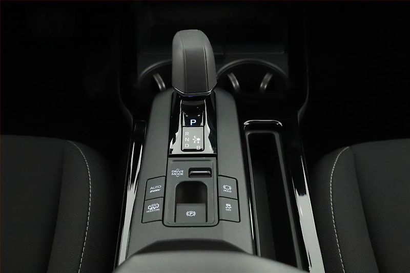 Toyota Prius (2024) 2.0 Plug-in Hybrid - fotka 16 z 21