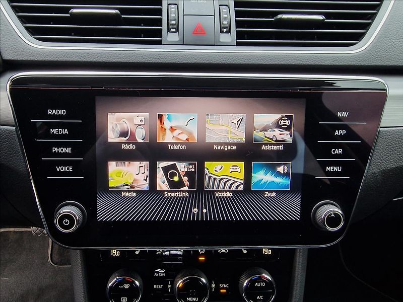 Škoda Superb 1.5 TSI 110kW DSG Style,1.Maj - fotka 26 z 50