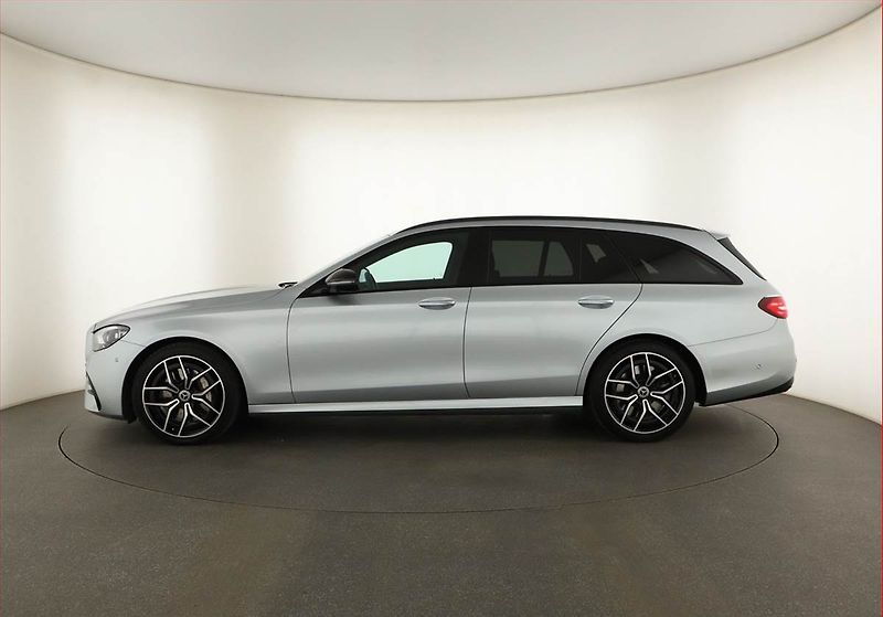 Mercedes-Benz Třídy E (2021) E 450 4MATIC - fotka 3 z 21