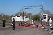 Opatření proti zavlečení slintavky a kulhavky do České republiky na hraničním přechodu Lanžhot - Brodské u dálnice D2 s mimořádným frézováním dezinfekčních van.