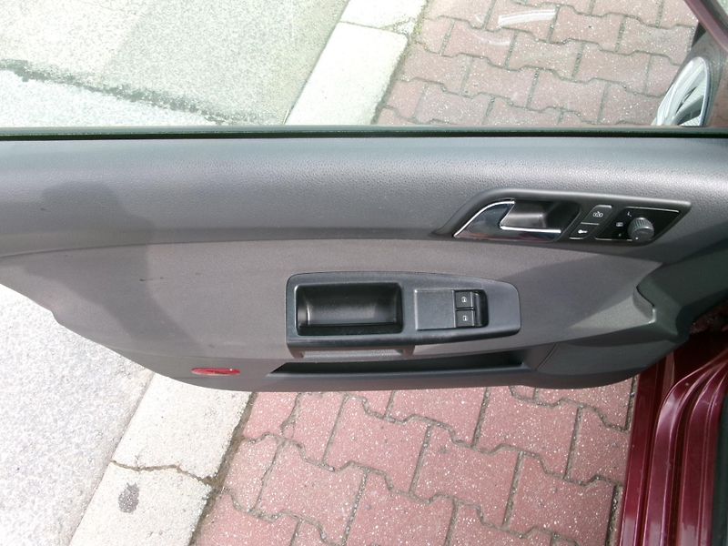 Volkswagen Polo (2006) 1,4 16V COMFORT AC ISOFIX - fotka 19 z 26
