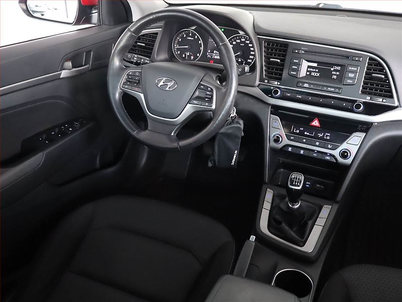 Hyundai Elantra (2017) 1.6 CVVT, Serv.kniha, Tempomat - fotka 7 z 19