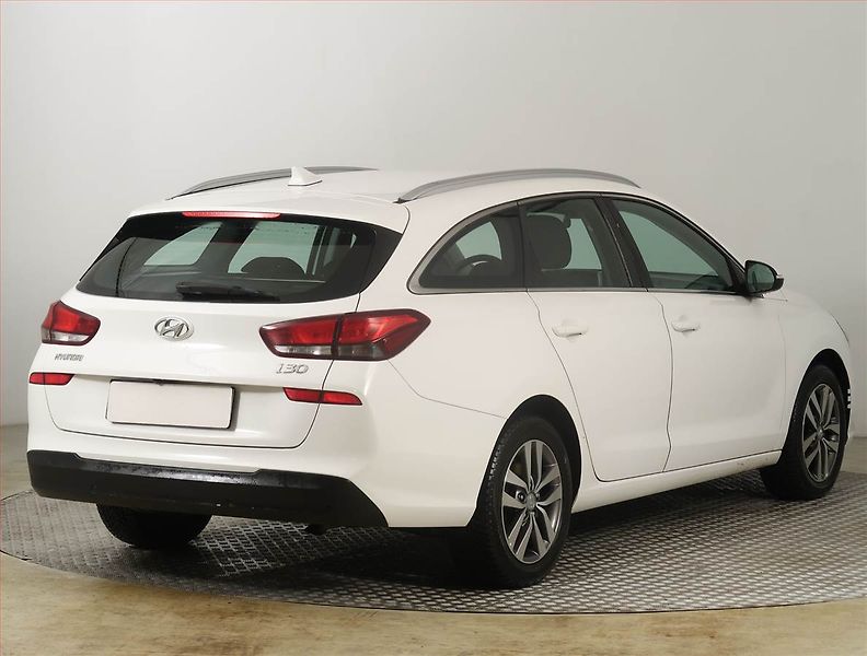 Hyundai i30 (2019) 1.6 CRDi, Tempomat - fotka 5 z 19