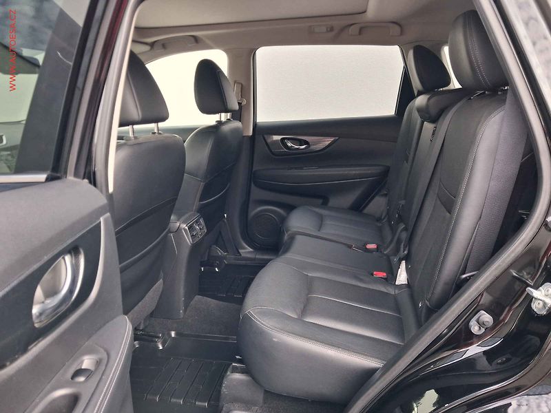 Nissan X-Trail (2017) 1.6dCi 4x4, Tekna, LED - fotka 10 z 21