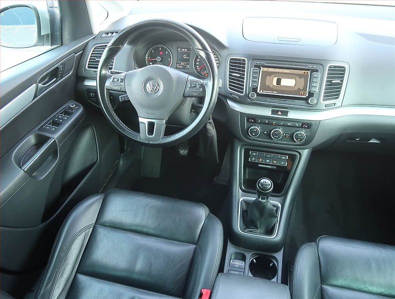 Volkswagen Sharan (2015) Highline 2.0 TDI, 4X4, 7 míst - fotka 7 z 13