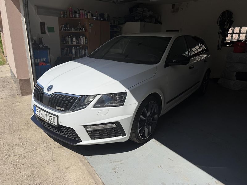 Škoda Octavia RS-4X4-AUTOMAT-SERVIS-TOP-ČR - fotka 2 z 20