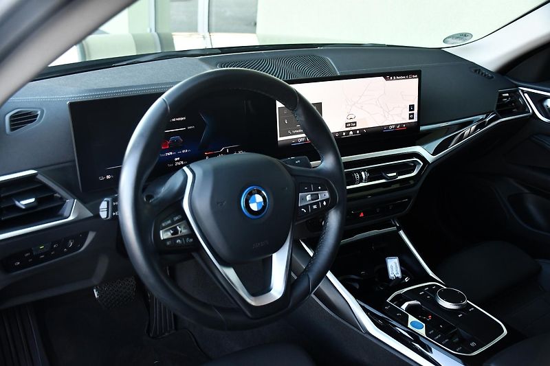 BMW i4 eDrive40 NAV REZERVACE - fotka 14 z 41